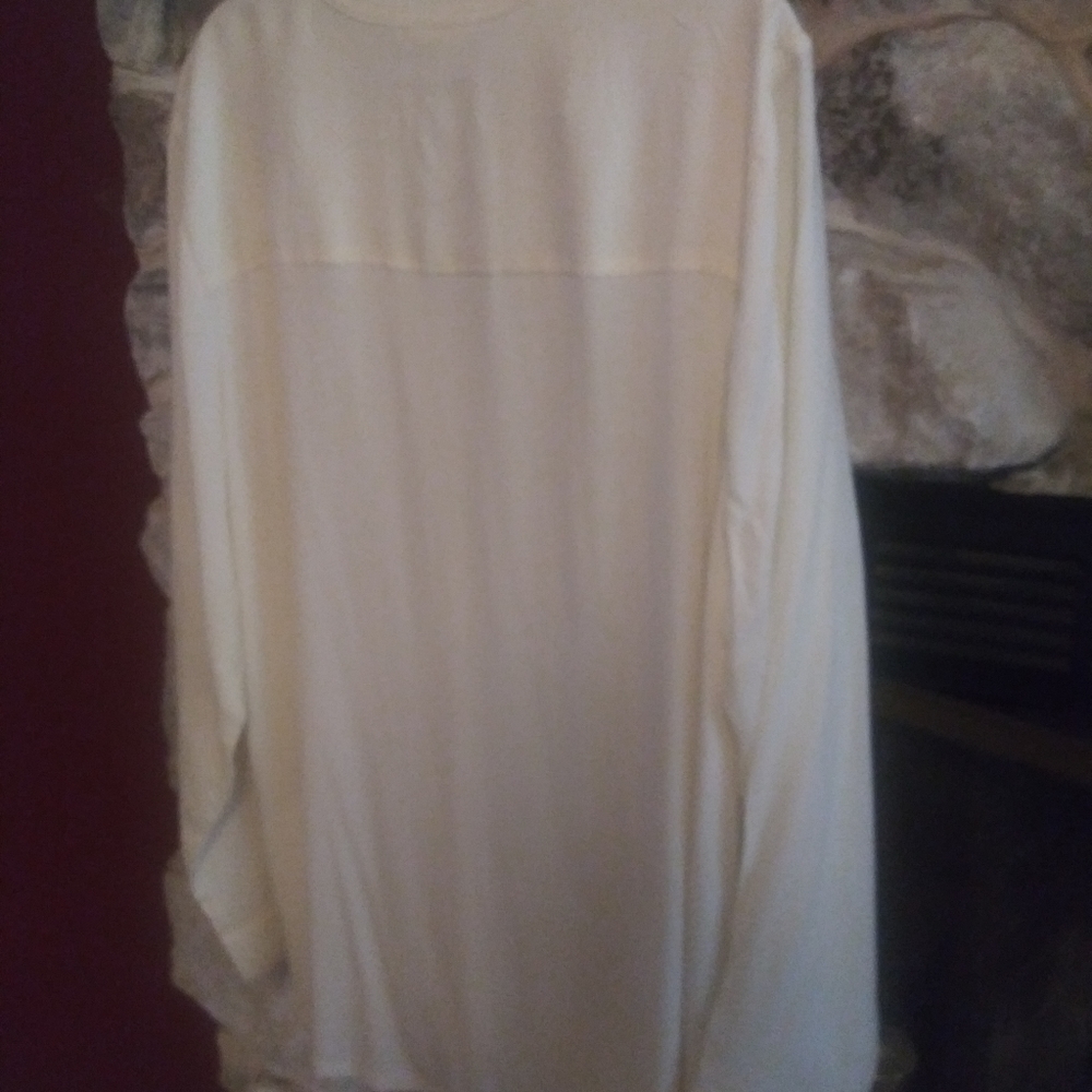Beautiful Blouse - Picture 4 of 4